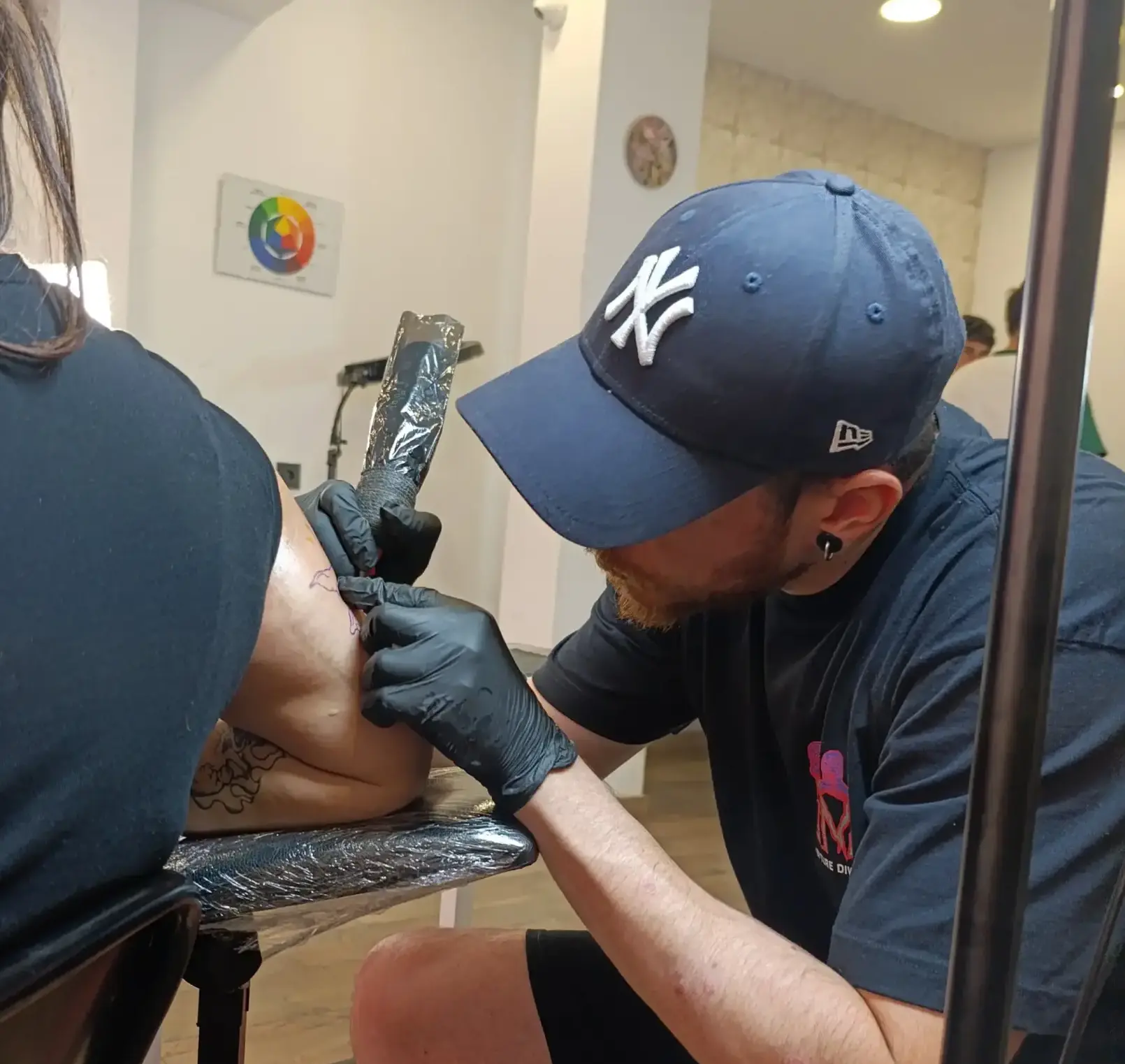 Paco, tatuador en The Outer Heaven